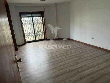 Apartamento T6 para Venda em Água Longa