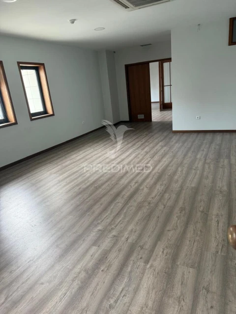Apartamento T6 para Venda em Água Longa