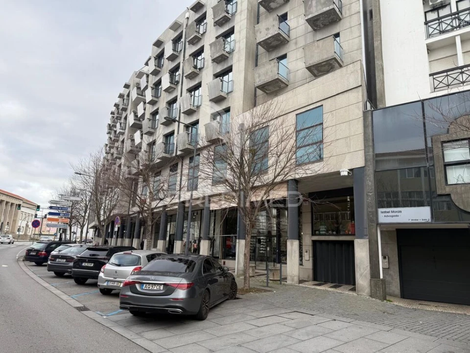 Apartamento T6 para Venda em Água Longa Foto 1