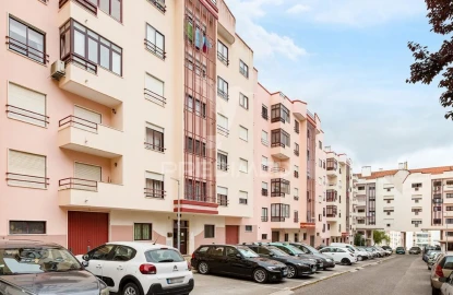 Apartamento T3 para Venda em Ramada e Caneças