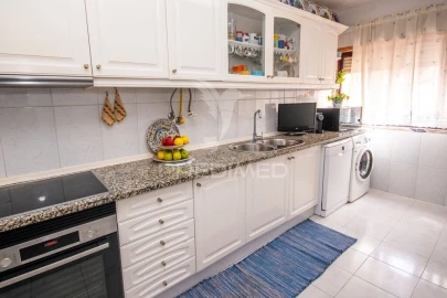 Apartamento T3 para Venda em Ramada e Caneças