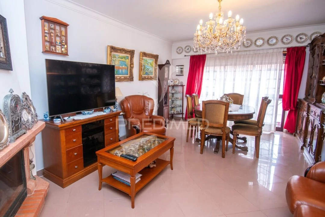 Apartamento T3 para Venda em Ramada e Caneças Foto 3