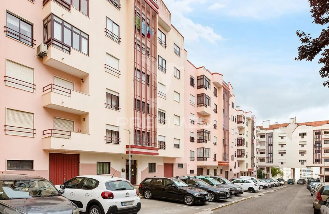 Apartamento T3 para Venda em Ramada e Caneças Foto 1