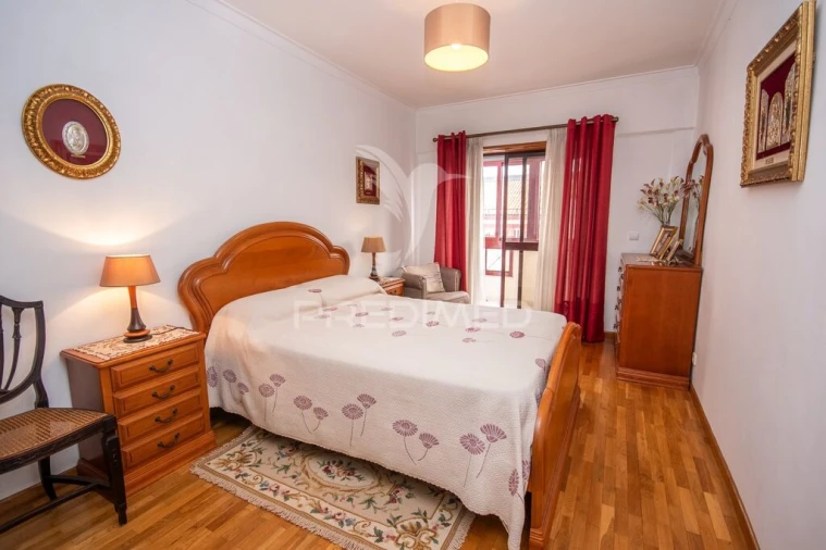 Apartamento T3 para Venda em Ramada e Caneças Foto 4
