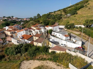 Moradia T4 para Venda em Santa Maria, São Pedro e Matacães