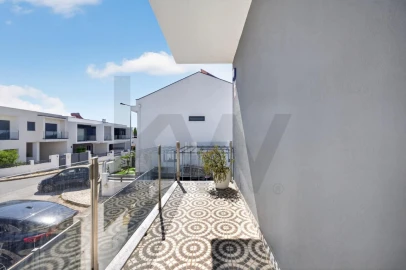 Moradia T3 para Venda em Laranjeiro e Feijó
