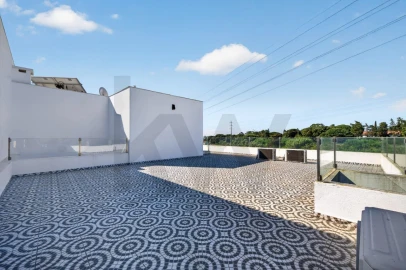 Moradia T3 para Venda em Laranjeiro e Feijó