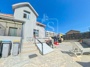 Moradia T4 para Venda em Arcozelo