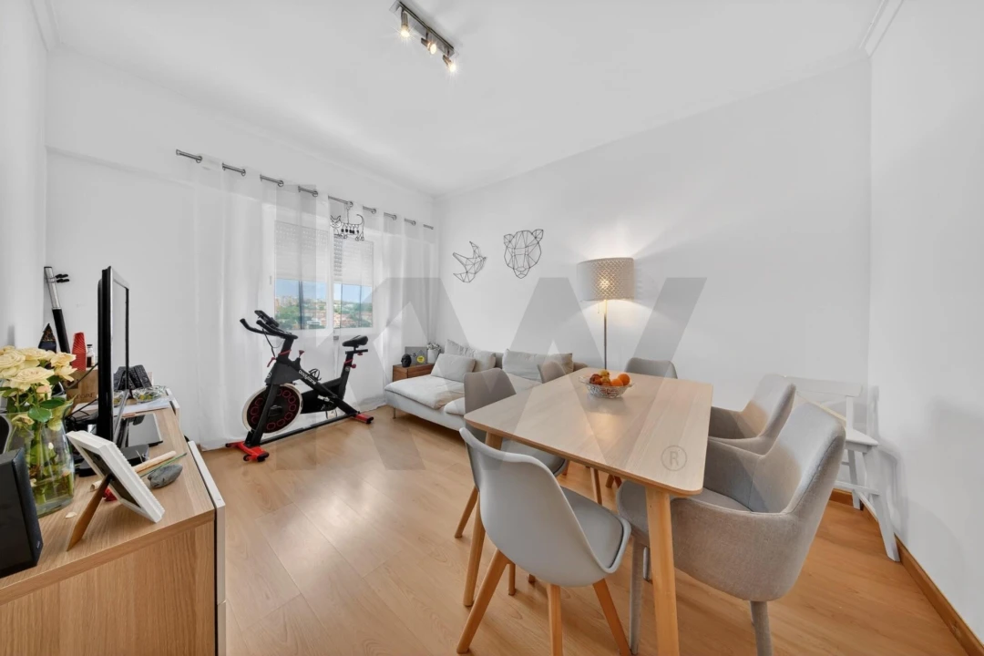 Apartamento T2 para Venda em Algés, Linda-A-Velha e Cruz Quebrada-Dafundo Foto 1