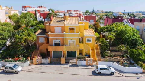 Moradia T4 para Venda em Estômbar e Parchal