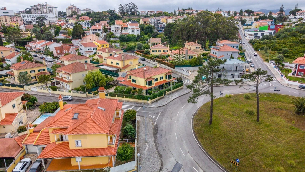 Moradia T5 para Venda em Rio de Mouro Foto 1
