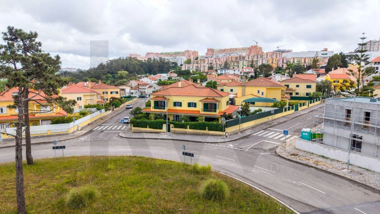 Moradia T5 para Venda em Rio de Mouro Foto 72