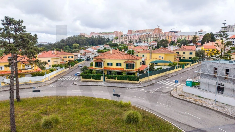 Moradia T5 para Venda em Rio de Mouro Foto 72