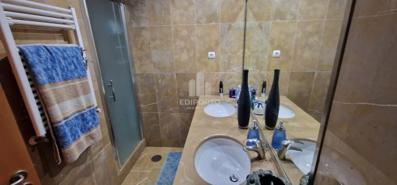 Apartamento T5 para Venda em Santa Marinha e São Pedro da Afurada