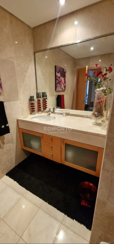 Apartamento T5 para Venda em Santa Marinha e São Pedro da Afurada