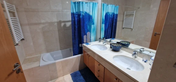 Apartamento T5 para Venda em Santa Marinha e São Pedro da Afurada