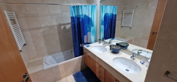 Apartamento T5 para Venda em Santa Marinha e São Pedro da Afurada