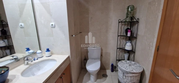 Apartamento T5 para Venda em Santa Marinha e São Pedro da Afurada