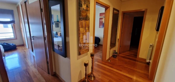 Apartamento T5 para Venda em Santa Marinha e São Pedro da Afurada