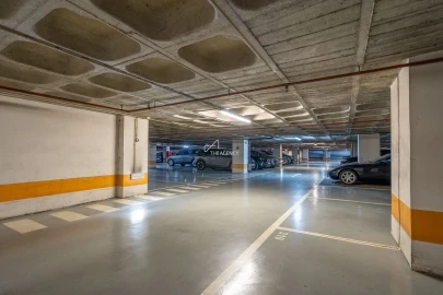 Garagem para Venda em Santo António