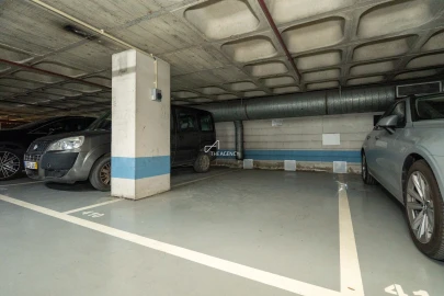 Garagem para Venda em Santo António