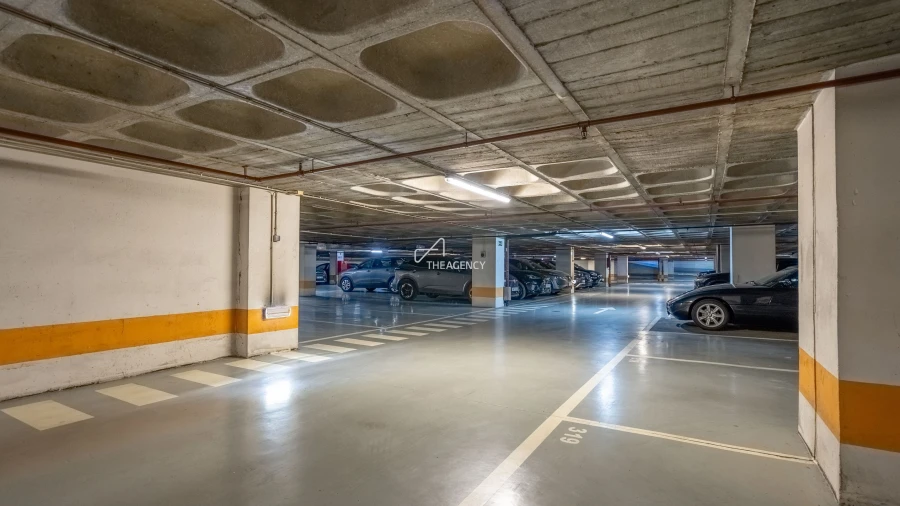 Garagem para Venda em Santo António