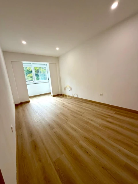 Apartamento T2 para Venda em Santa Iria de Azoia, São João da Talha e Bobadela