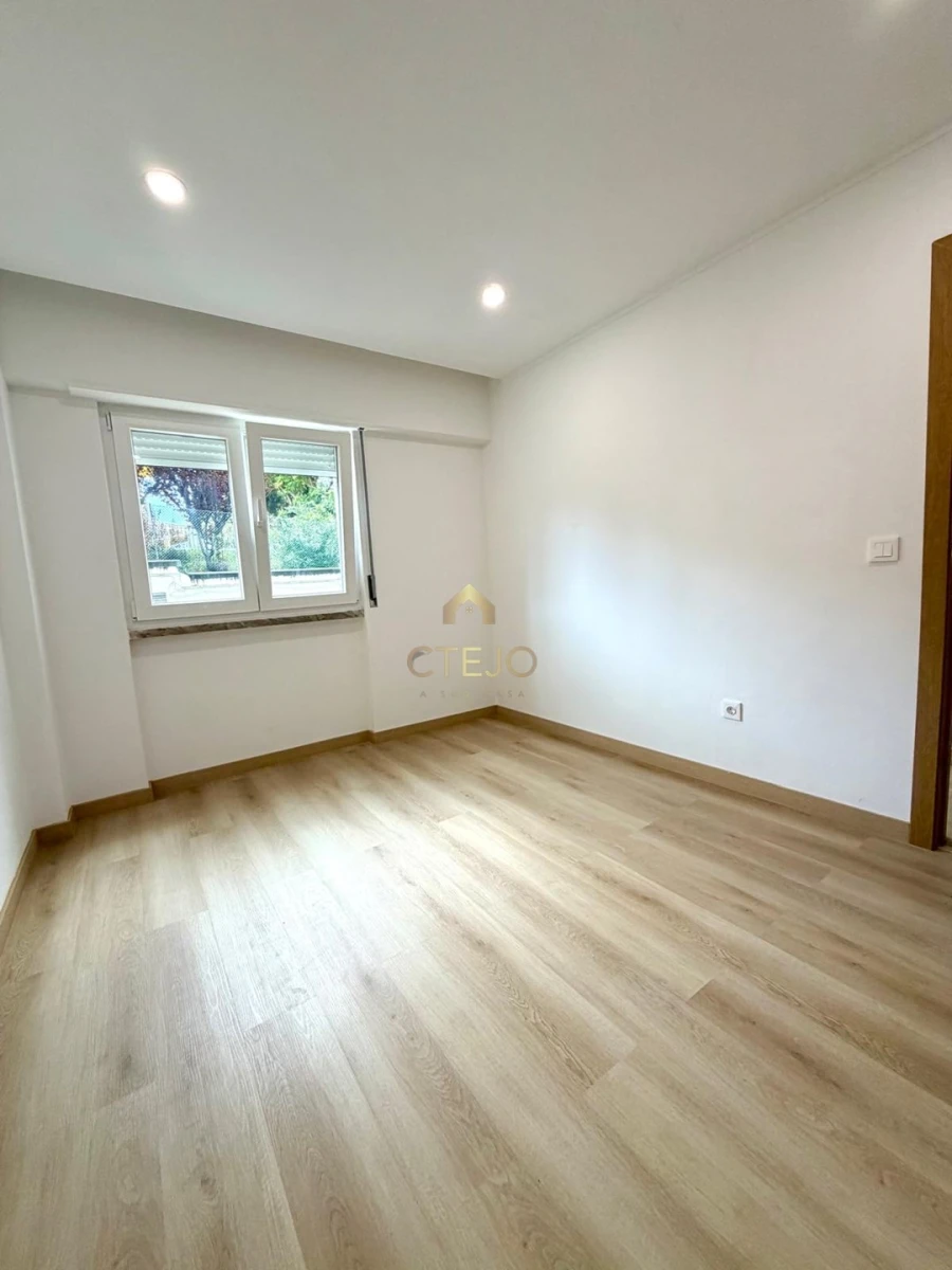 Apartamento T2 para Venda em Santa Iria de Azoia, São João da Talha e Bobadela Foto 17