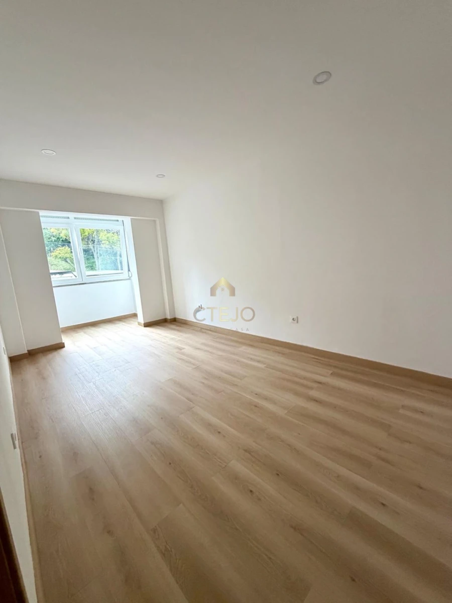 Apartamento T2 para Venda em Santa Iria de Azoia, São João da Talha e Bobadela Foto 18