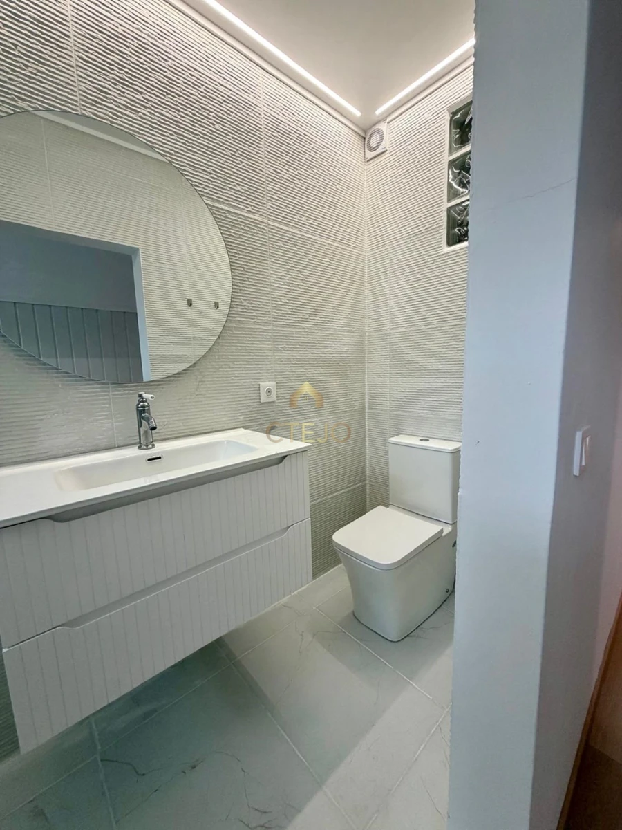 Apartamento T2 para Venda em Santa Iria de Azoia, São João da Talha e Bobadela Foto 12