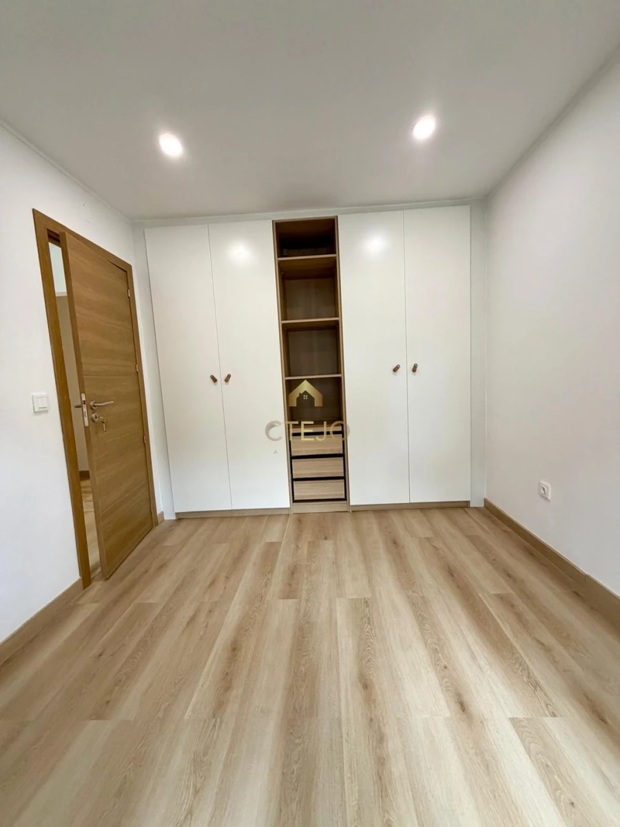 Apartamento T2 para Venda em Santa Iria de Azoia, São João da Talha e Bobadela Foto 8
