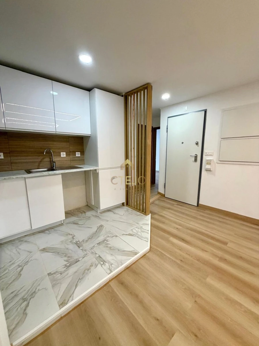 Apartamento T2 para Venda em Santa Iria de Azoia, São João da Talha e Bobadela Foto 2