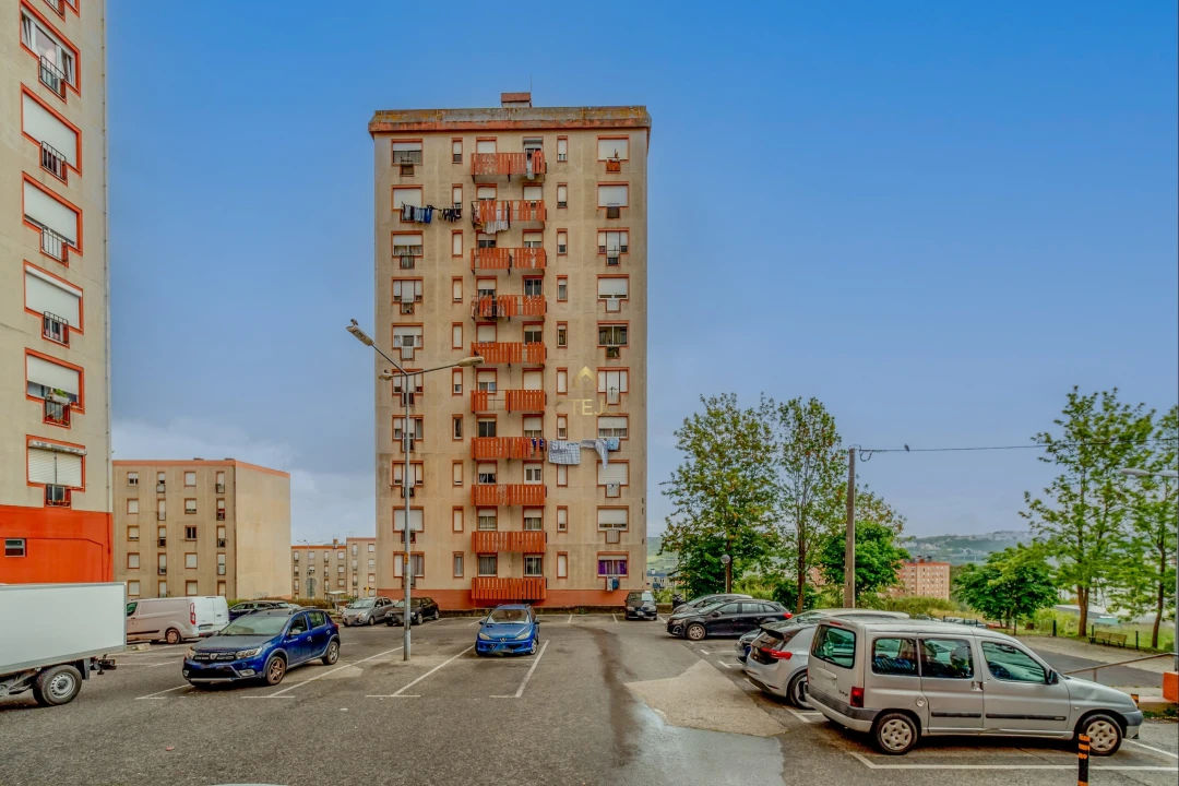 Apartamento T2 para Venda em Santo António dos Cavaleiros e Frielas Foto 33