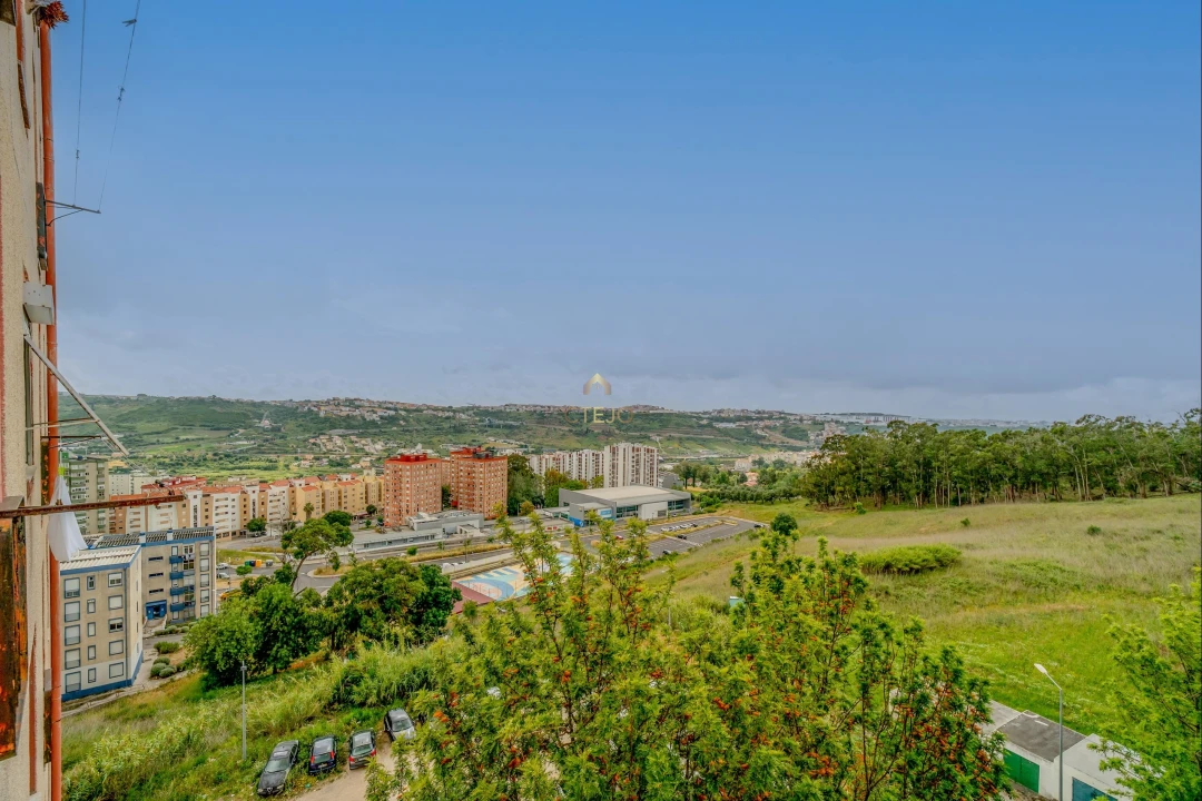 Apartamento T2 para Venda em Santo António dos Cavaleiros e Frielas Foto 11