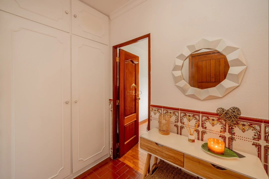 Apartamento T2 para Venda em Santo António dos Cavaleiros e Frielas Foto 2