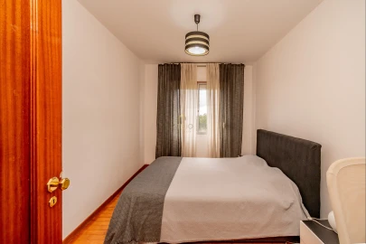 Apartamento T2 para Venda em Santo António dos Cavaleiros e Frielas