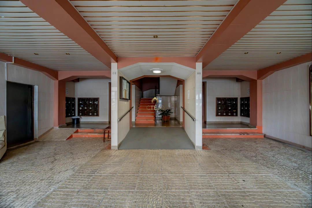 Apartamento T2 para Venda em Santo António dos Cavaleiros e Frielas Foto 31
