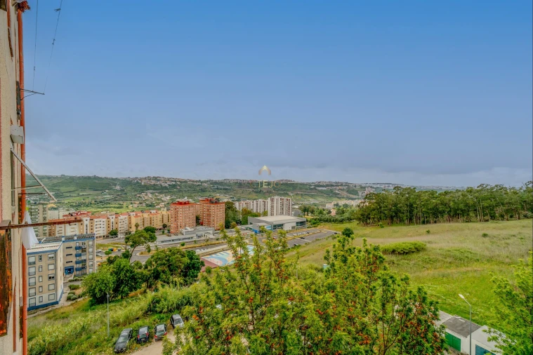 Apartamento T2 para Venda em Santo António dos Cavaleiros e Frielas Foto 11