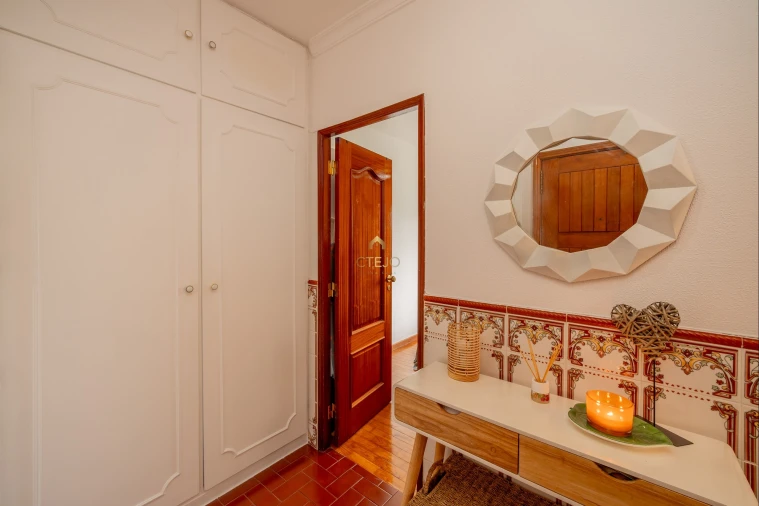 Apartamento T2 para Venda em Santo António dos Cavaleiros e Frielas Foto 2