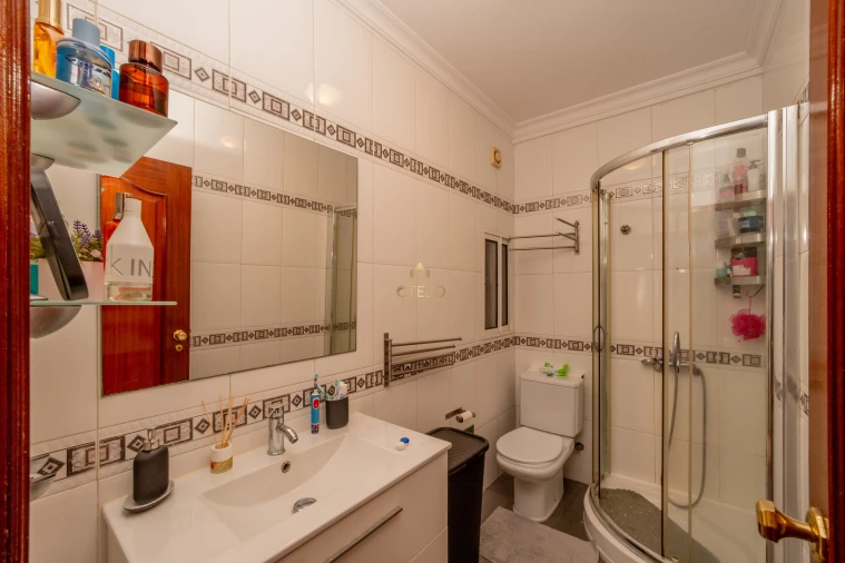 Apartamento T2 para Venda em Santo António dos Cavaleiros e Frielas Foto 24