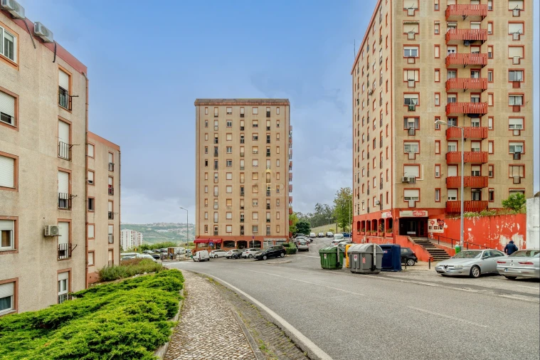 Apartamento T2 para Venda em Santo António dos Cavaleiros e Frielas Foto 32