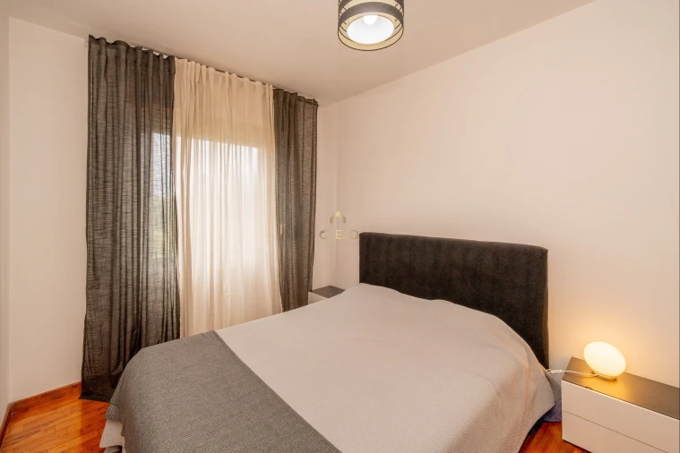 Apartamento T2 para Venda em Santo António dos Cavaleiros e Frielas Foto 5