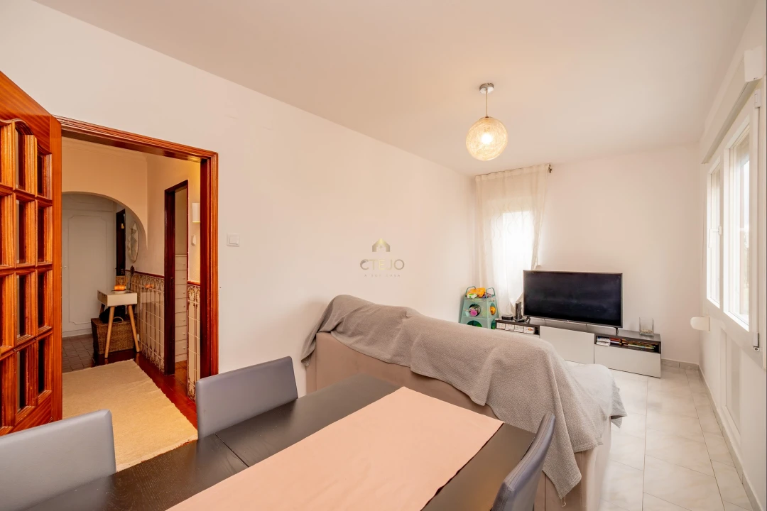 Apartamento T2 para Venda em Santo António dos Cavaleiros e Frielas Foto 13