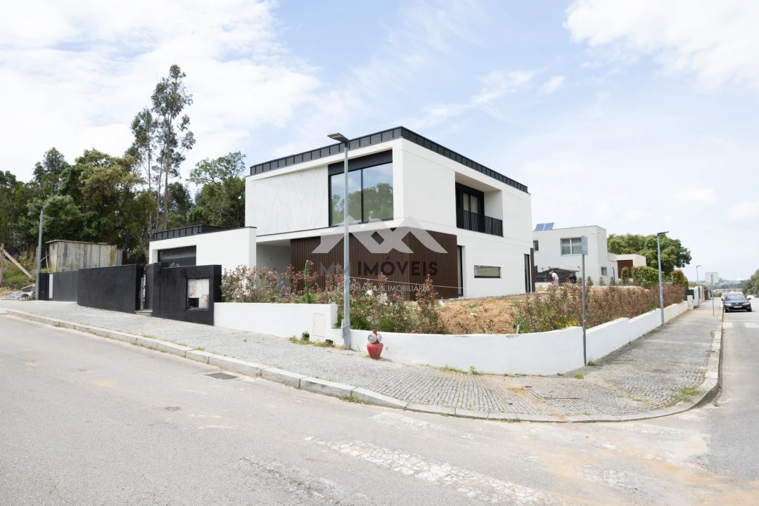 Moradia T4 para Venda em Santa Marinha e São Pedro da Afurada Foto 19