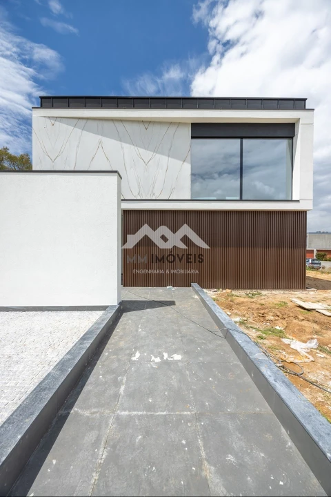 Moradia T4 para Venda em Santa Marinha e São Pedro da Afurada
