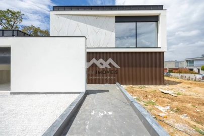 Moradia T4 para Venda em Santa Marinha e São Pedro da Afurada
