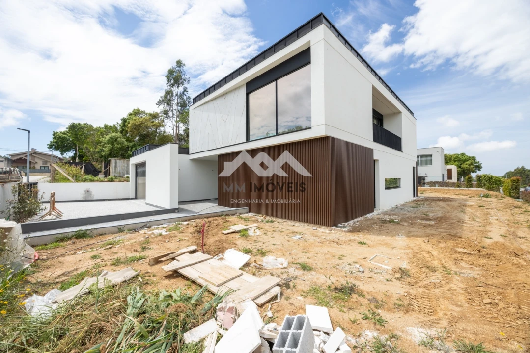 Moradia T4 para Venda em Santa Marinha e São Pedro da Afurada Foto 32