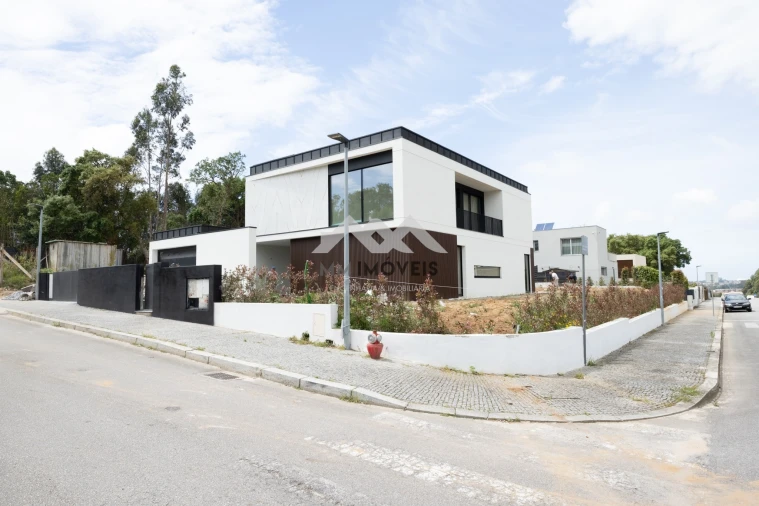Moradia T4 para Venda em Santa Marinha e São Pedro da Afurada Foto 19