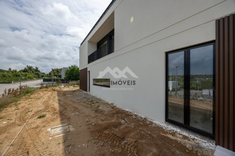 Moradia T4 para Venda em Santa Marinha e São Pedro da Afurada Foto 31