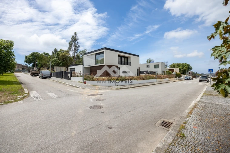 Moradia T4 para Venda em Santa Marinha e São Pedro da Afurada Foto 36
